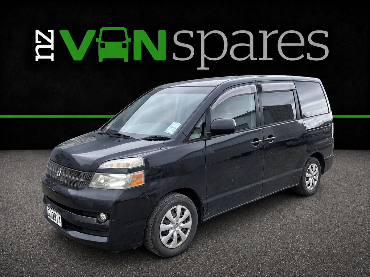 TOYOTA VOXY (AZR60) 2004