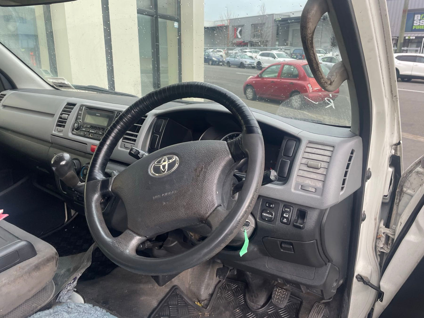 TOYOTA HIACE (TRH201) 2012