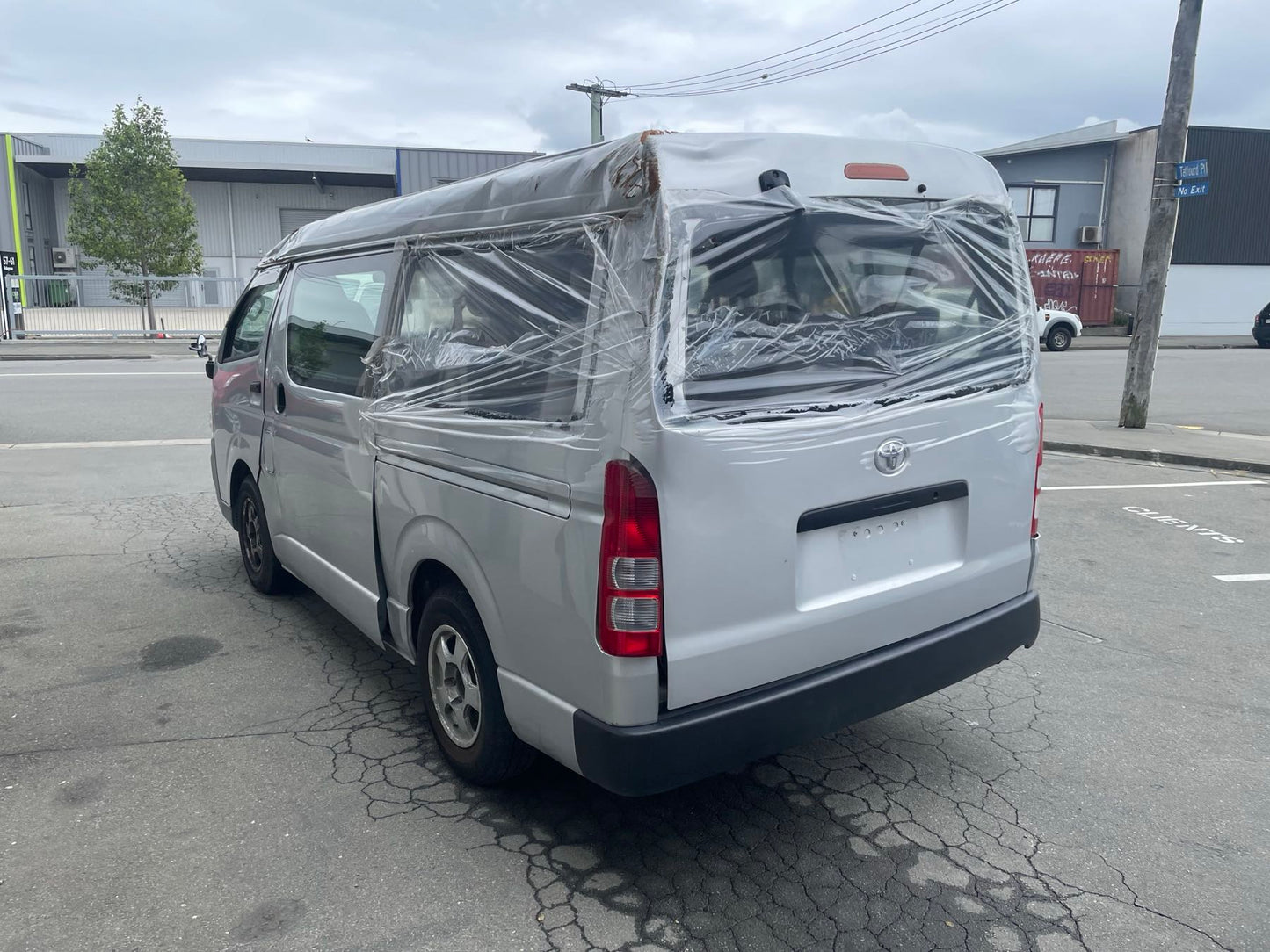 TOYOTA HIACE (TRH214) 2005