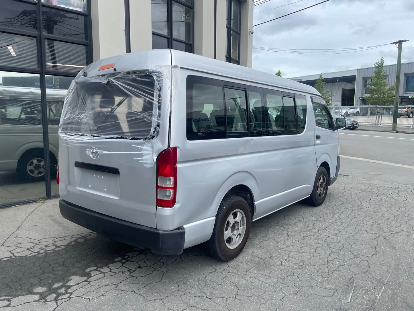 TOYOTA HIACE (TRH214) 2005