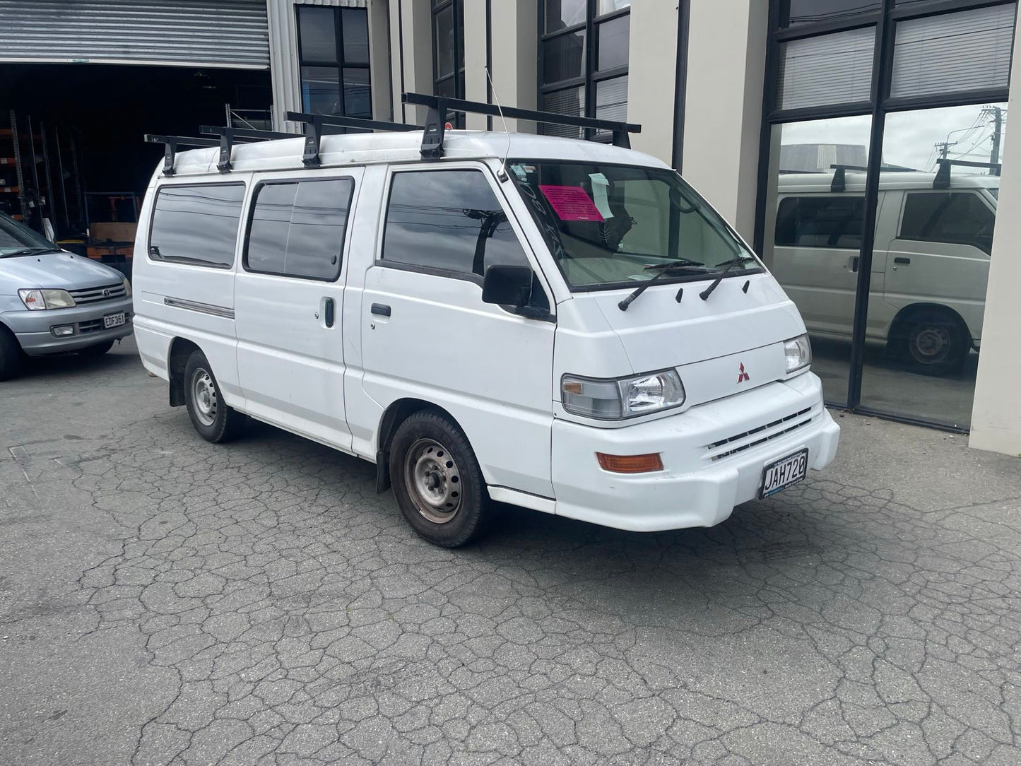 MITSUBISHI L300 2015