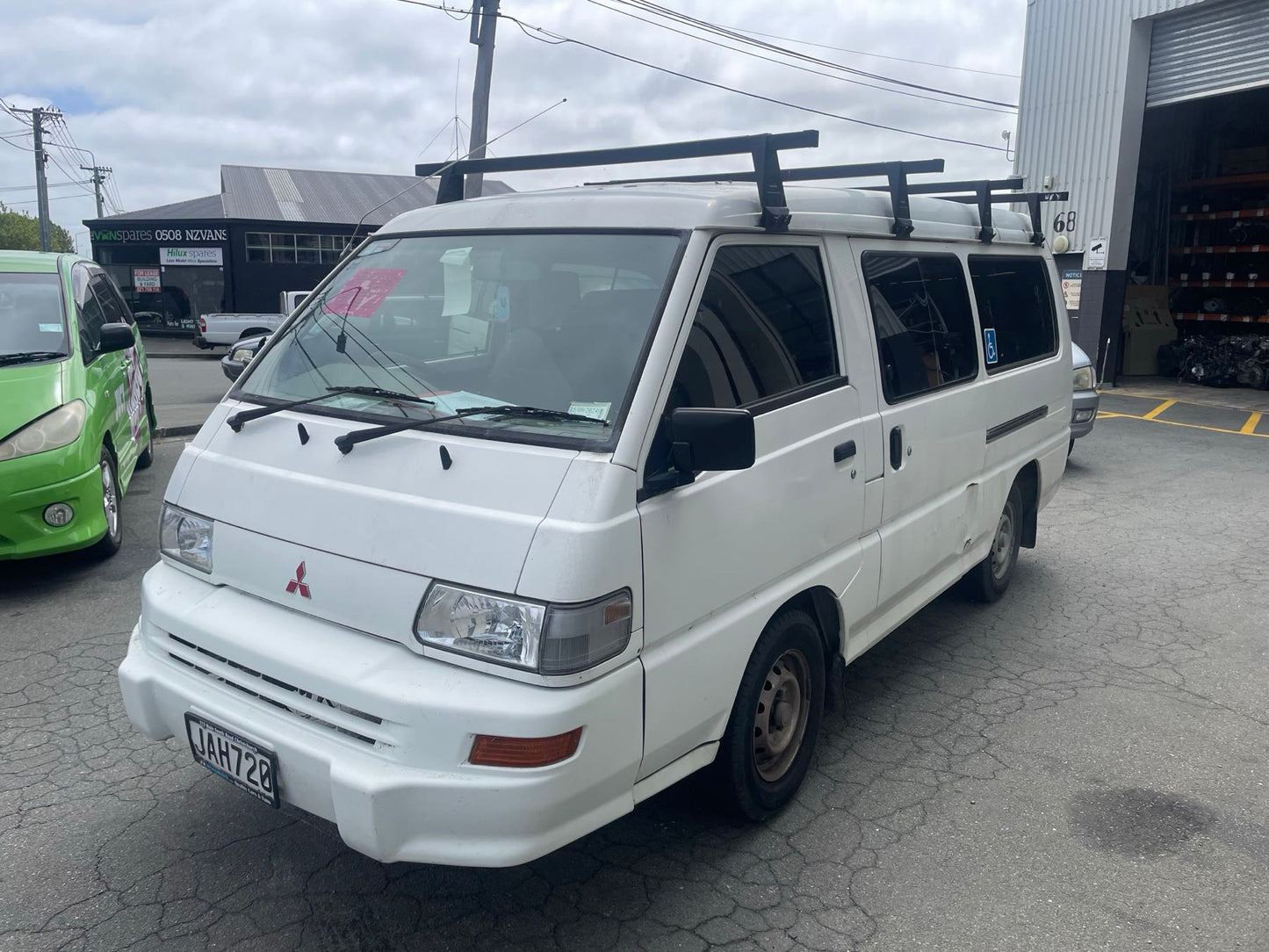 MITSUBISHI L300 2015