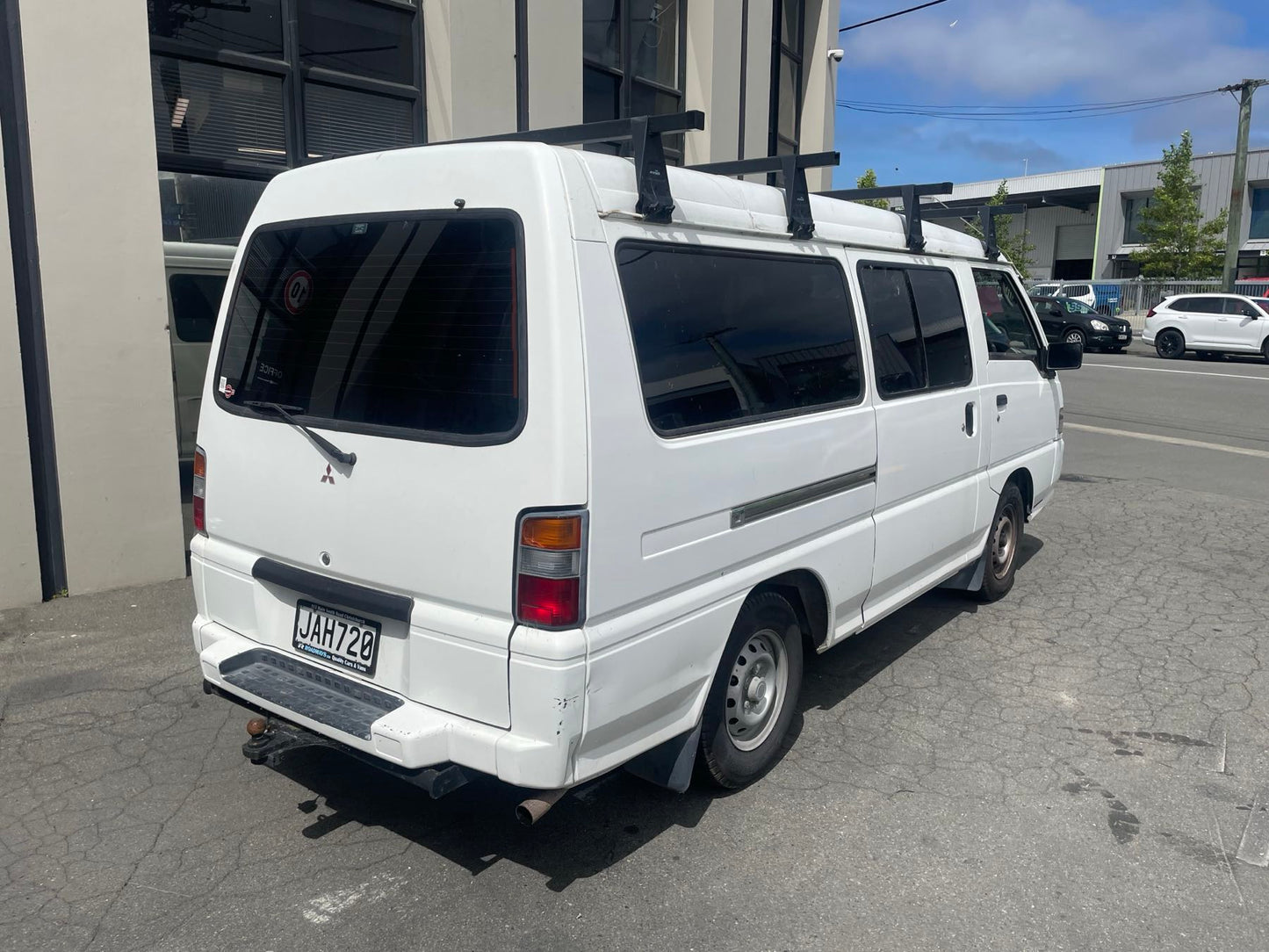 MITSUBISHI L300 2015