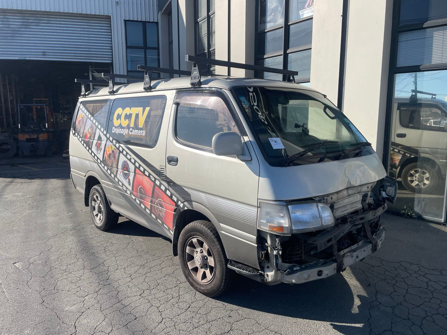 TOYOTA HIACE SUPER CUSTOM  (KZH106) 1995