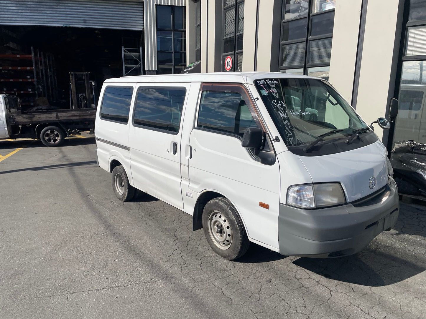 MAZDA BONGO (SK82) 2011