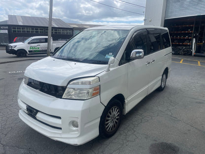 TOYOTA VOXY (AZR60) 2007