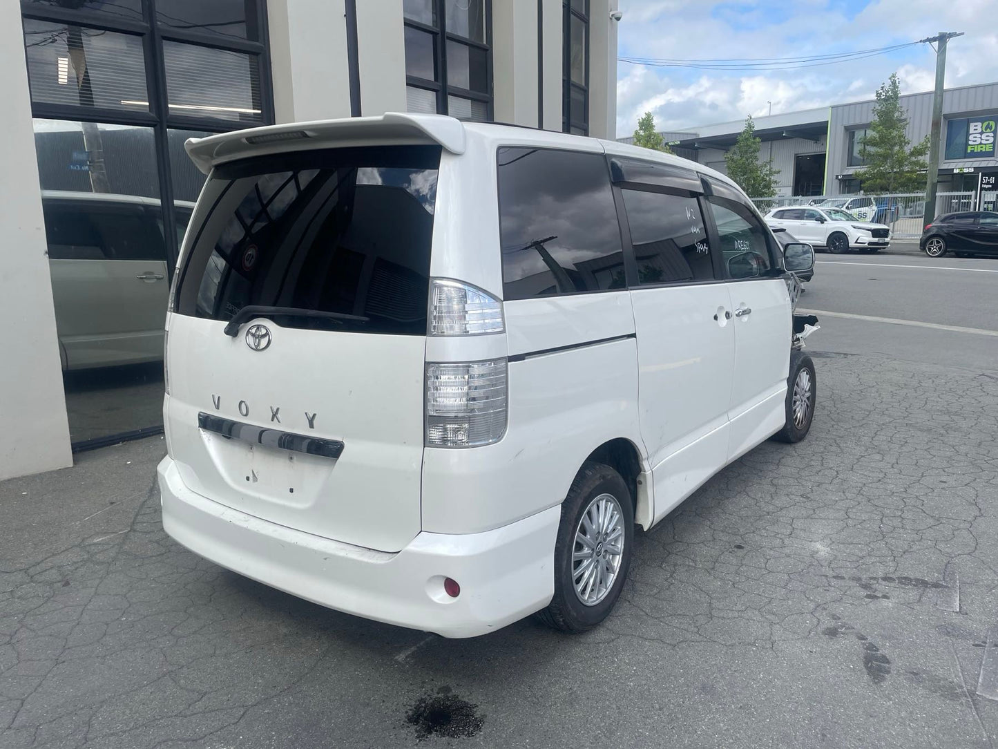 TOYOTA VOXY (AZR60) 2007