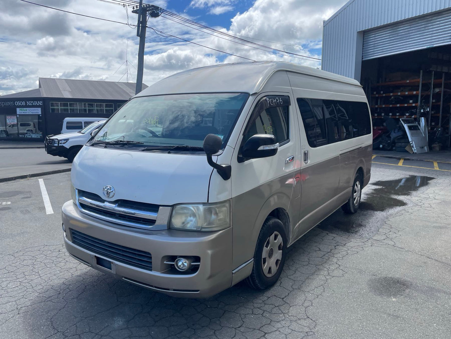 TOYOTA HIACE (TRH224) 2006