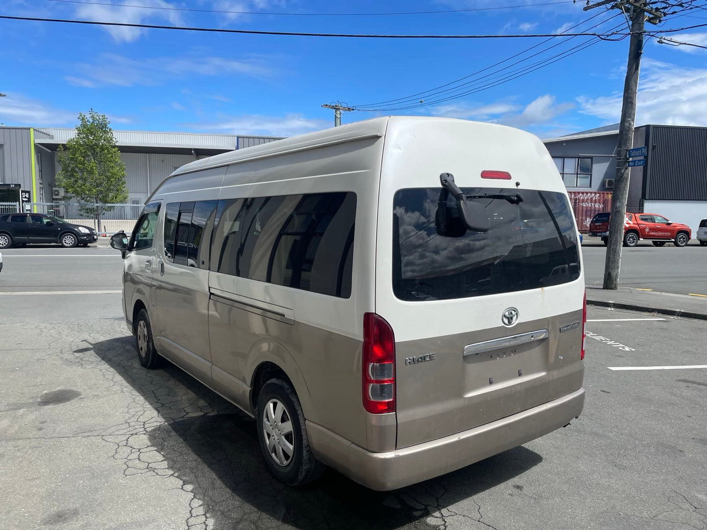 TOYOTA HIACE (TRH224) 2006