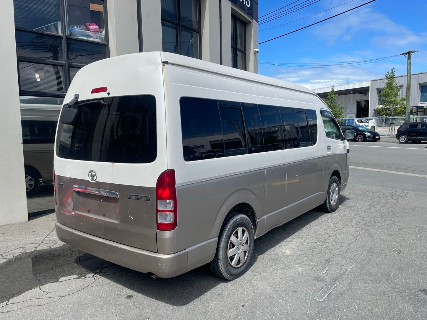 TOYOTA HIACE (TRH224) 2006