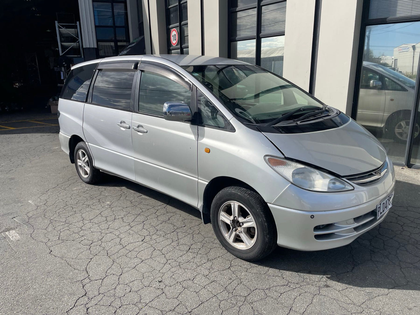 TOYOTA ESTIMA (MCR40) 2001