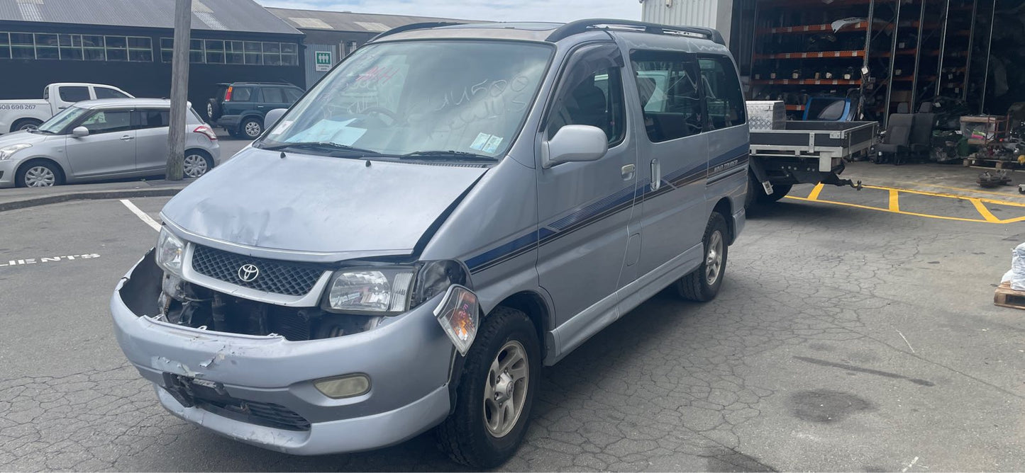 TOYOTA REGIUS(KCH46) 2004