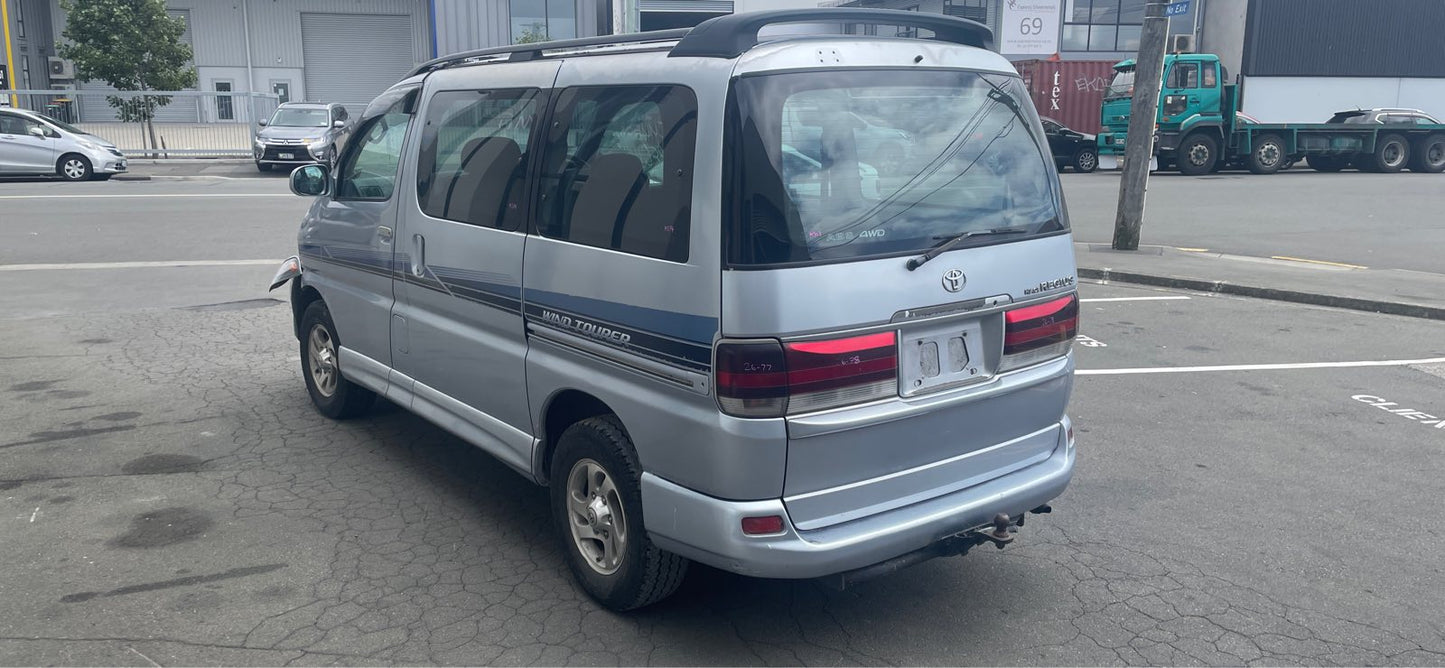 TOYOTA REGIUS(KCH46) 2004