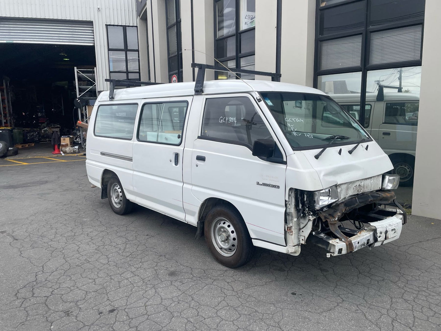 MITSUBISHI L300 2011