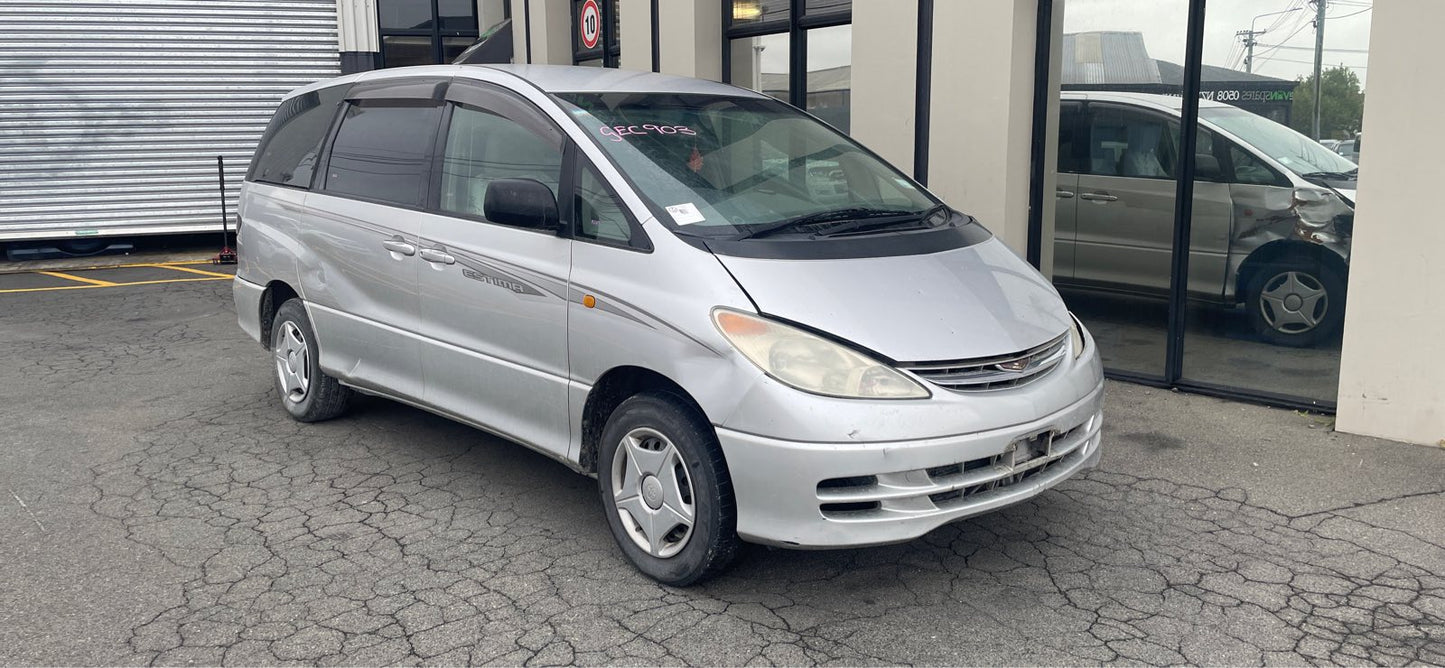 TOYOTA ESTIMA (ACR30) 2001