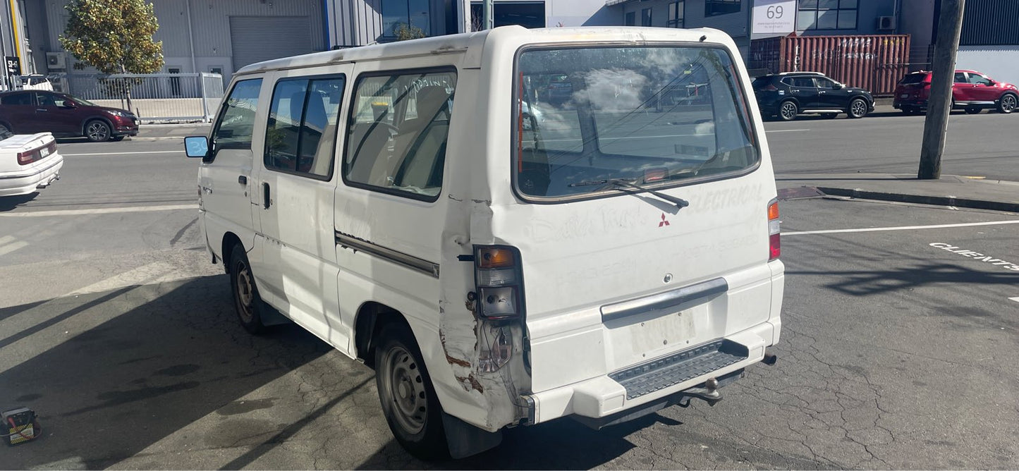 MITSUBISHI L300 2012