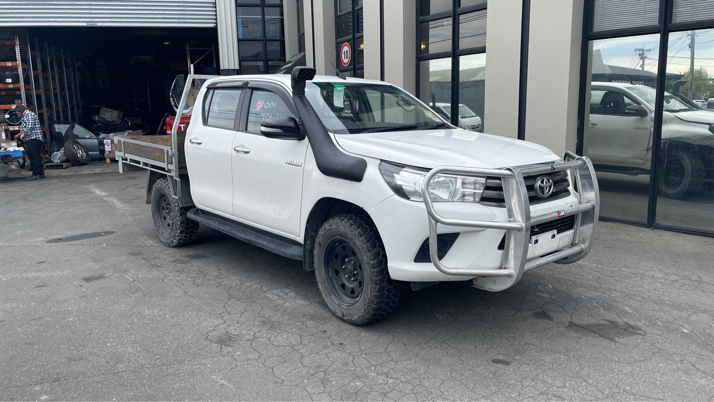 TOYOTA HILUX (GUN126) 2015