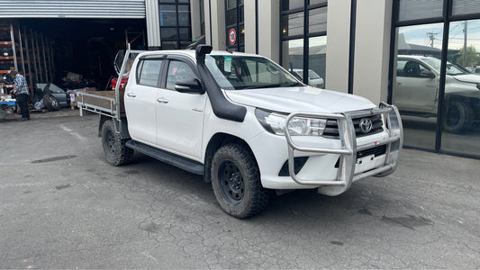 TOYOTA HILUX (GUN126) 2015