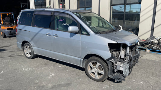 TOYOTA NOAH (AZR60) 2006