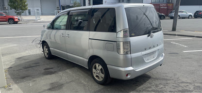 TOYOTA VOXY (AZR60) 2006