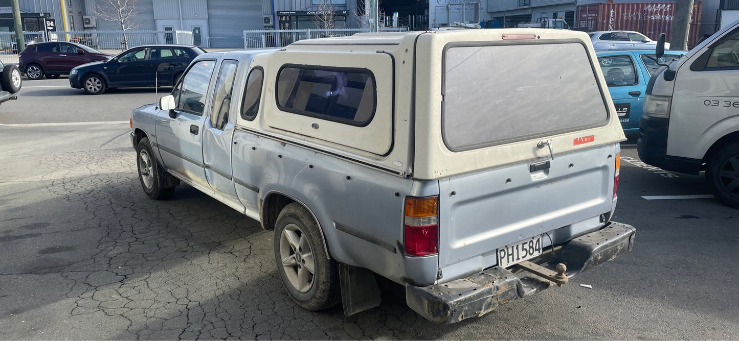 TOYOTA HILUX (RN90) 1990