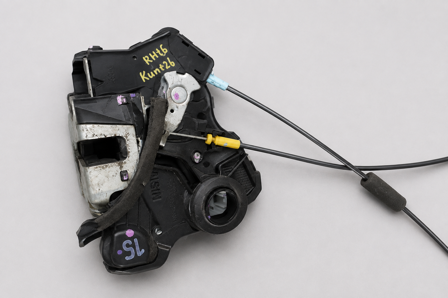 Genuine Recycled Toyota Hilux KUN26 RF Front Door Latch Lock 69030-0K010