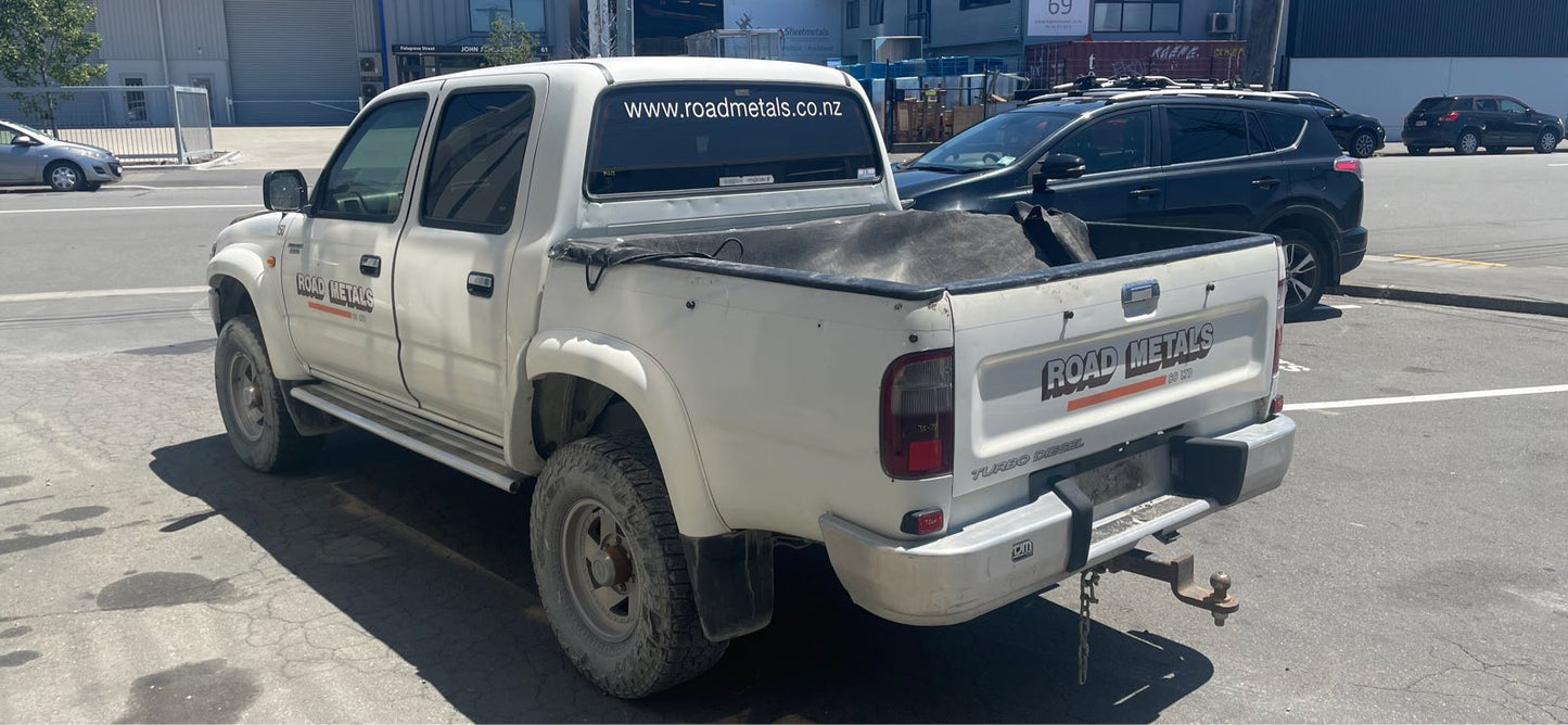 TOYOTA HILUX (KZN165) 2000